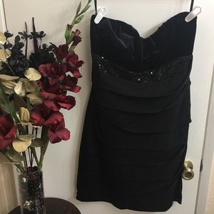 🖤Woman’s Little Black Strapless Dress🖤
